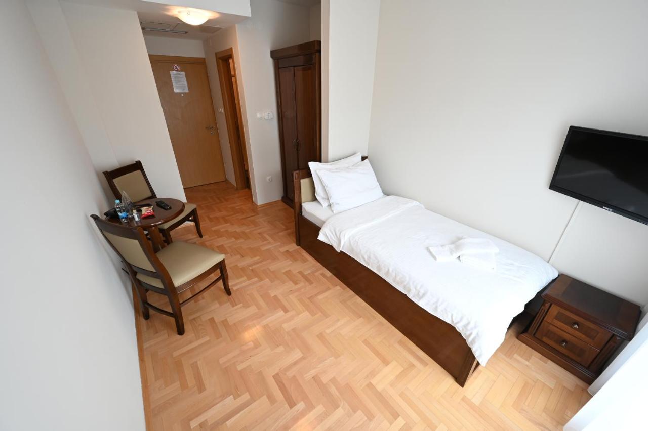 Hotel "Jkc Banja Luka" Eksteriør bilde