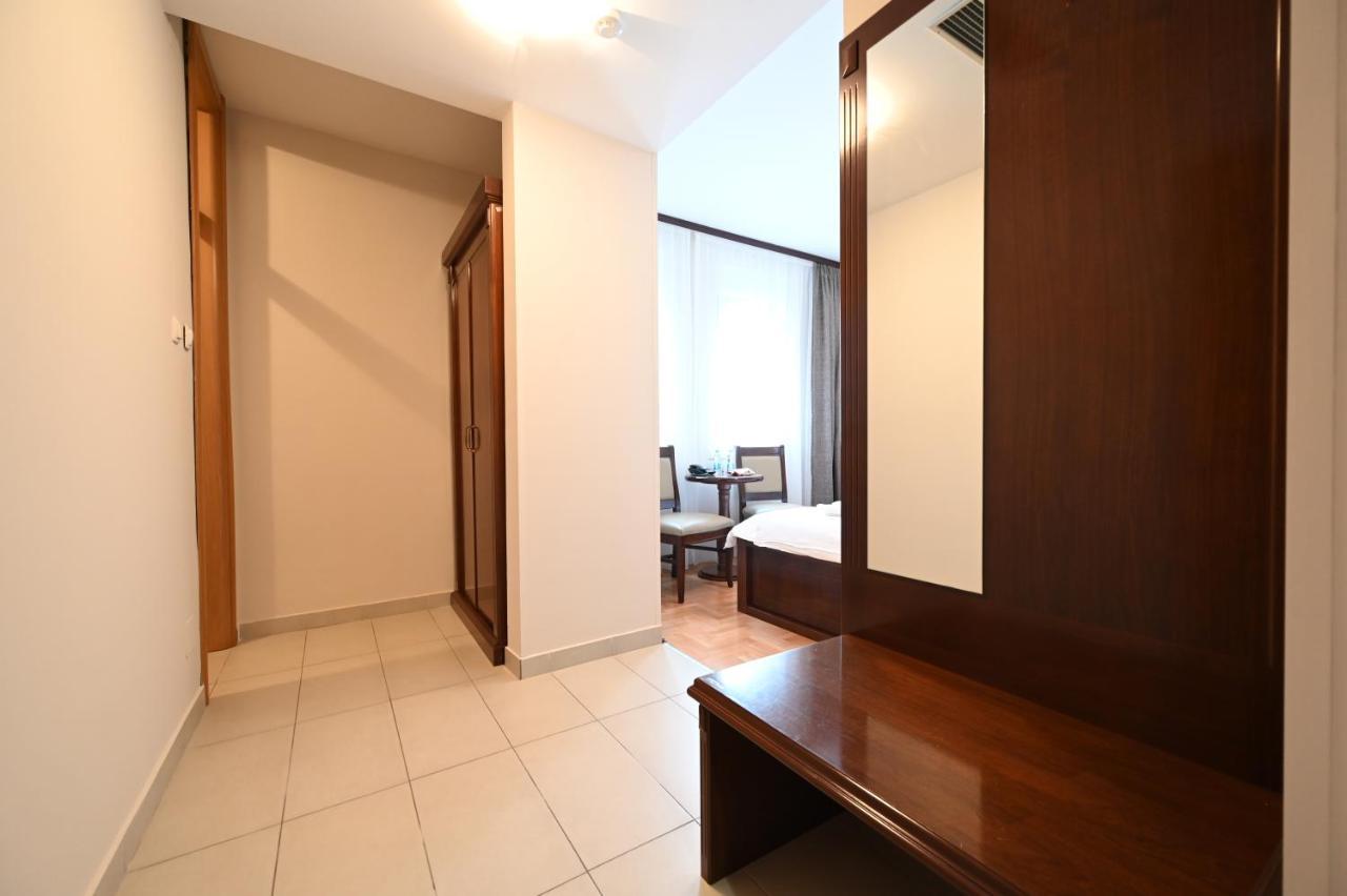 Hotel "Jkc Banja Luka" Eksteriør bilde