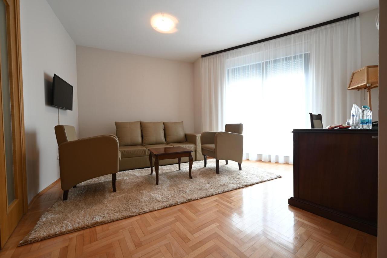 Hotel "Jkc Banja Luka" Eksteriør bilde